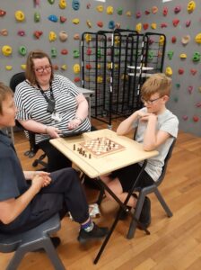 2 pupils at a chess tournament
